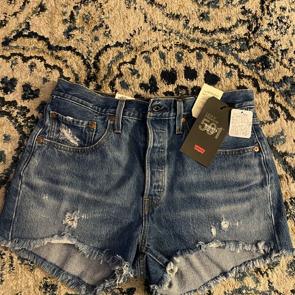 Levi’s 501 Button Up High Waisted Shorts - Picture 3 of 5